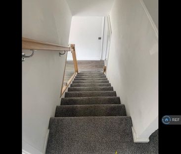 2 bedroom end of terrace house to rent - Photo 1