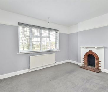 3 bed flat to rent in High Street, Chalfont St. Giles, HP8 - Photo 2