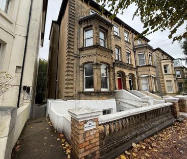 2 bedroom flat to rent - Photo 5