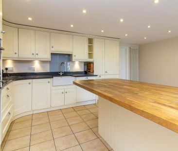 4 bedroom detached house to rent - Photo 4