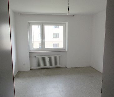 Nähe Waldsee & Zentrum: Renovierte + gepflegte 3-Zi.-Wohnung hell, großzügig & mit Balkon - Photo 4