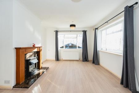 4 bedroom chalet to rent - Photo 2