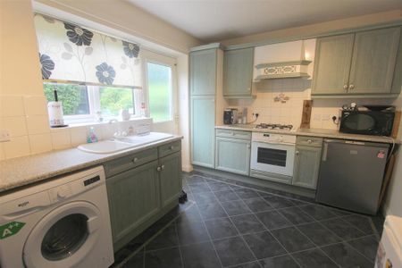 2 bedroom semi-detached house to rent - Photo 3