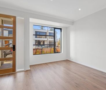 Executive Town House Living in Beachfront Estate - Photo 1