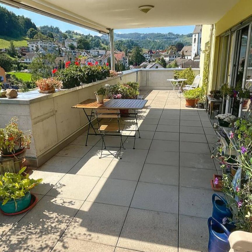 Moderne 4.5-Zimmer-Attika-Wohnung: grosse Terrasse mit Aussicht - Foto 1