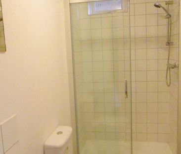 1 bedroom in a flat share to rent - Photo 4