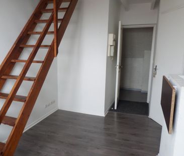 APPARTEMENT REIMS, rue Fouriaux, proche lycée Roosevelt - Photo 2