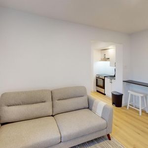2 Bedroom - 3179 Avenue Ellendale, Montréal - Photo 2