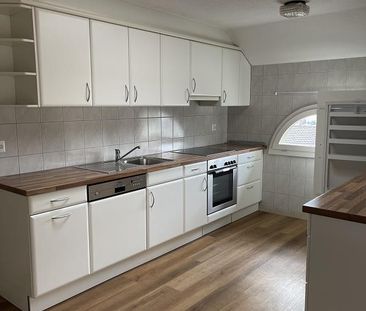 Charmante Dachwohnung an idylischer Lage - Foto 2