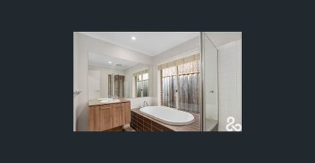 Spacious Living in a Prime Location - Photo 4