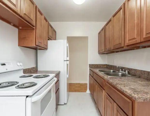 27-31 Paxtonia | 31 Paxtonia Blvd, North York - Photo 1