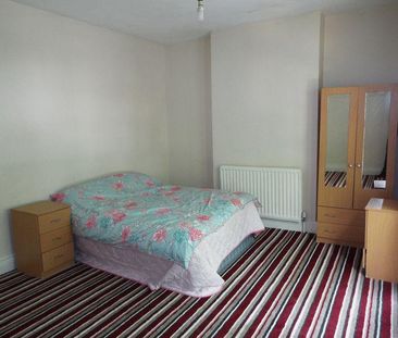 4 bedroom terraced house to rent - Photo 2