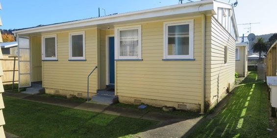 Sunny.Central and Tidy bedsit! - Photo 3