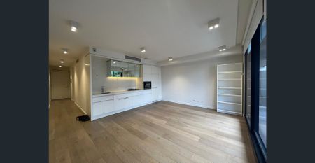 Opposite Como Centre – Modern & Life Style in Prime South Yarra, Steps to Chapel St & Transport - Photo 2