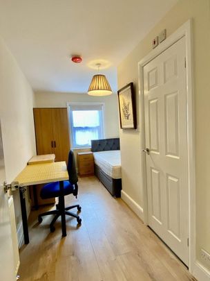 4 bedroom semi-detached house to rent - Photo 1