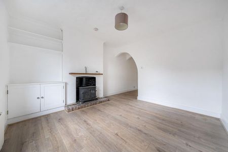 2 bedroom semi-detached house to rent - Photo 4