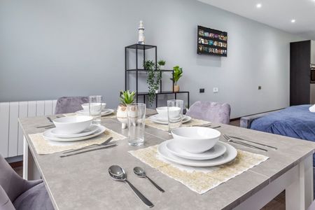 Studio Flat, Woodstock Road, NW11 - Photo 2