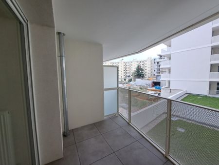 Location Appartement 2 pièces 45m² THONON LES BAINS 74200 - Photo 3