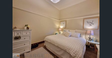 CBD LIVING - Photo 2