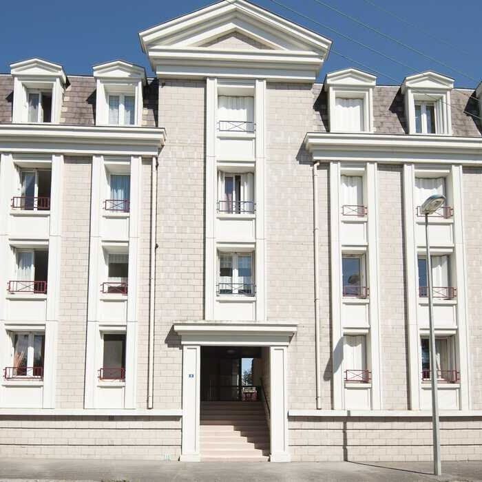 À SEDAN - Photo 1