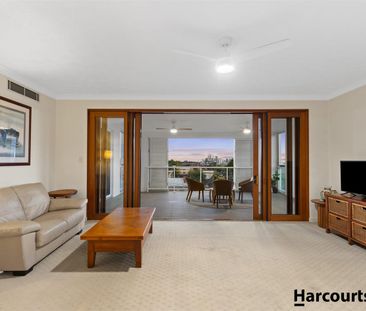 Executive City-View Living in Clayfield - Photo 2