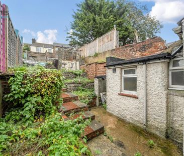 4 bedroom end of terrace house to rent - Photo 5