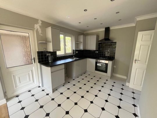 2 bedroom bungalow to rent - Photo 1