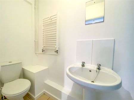 4 bedroom terraced house to rent - Photo 5