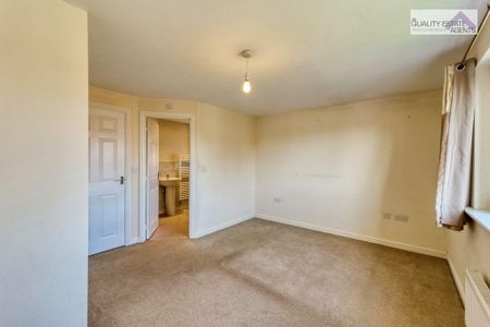 4 bedroom detached house to rent - Photo 3