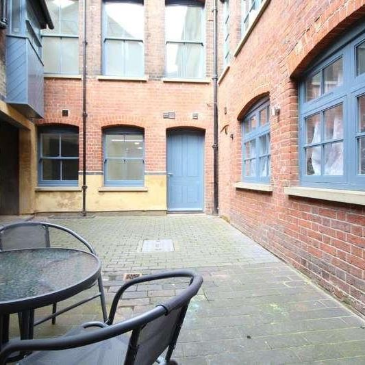 Bute Street - Central Luton - Duplex Split Level One Bed With Courtyard, LU1 - Photo 1