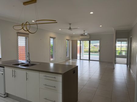 25 Broadwater Terrace, Idalia QLD 4811 - House For Rent | Domain - Photo 5