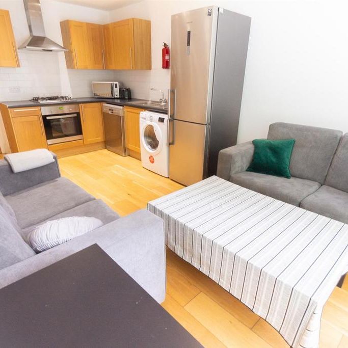 4 bedroom terraced house to rent - Photo 1