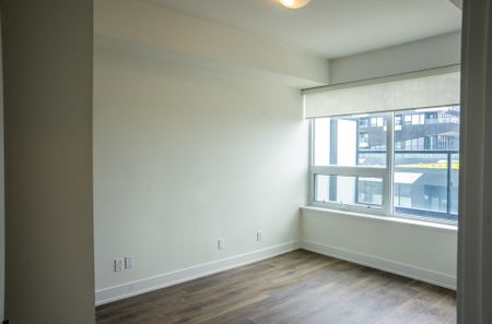 For Lease - 297 Oak Walk Drive Unit# 504, Oakville, Ontario - Photo 3