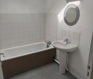 Location Appartement 3 pièces 63m² CLERES 76690 - Photo 2