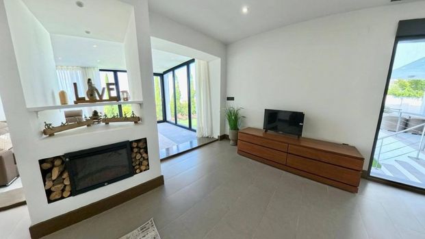 6 room luxury House for rent in Zubia, Andalusia - Photo 1