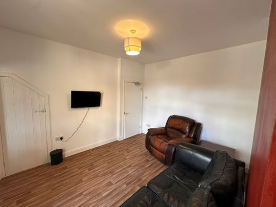 4 bedroom house, 3 en-suite rooms - Photo 1