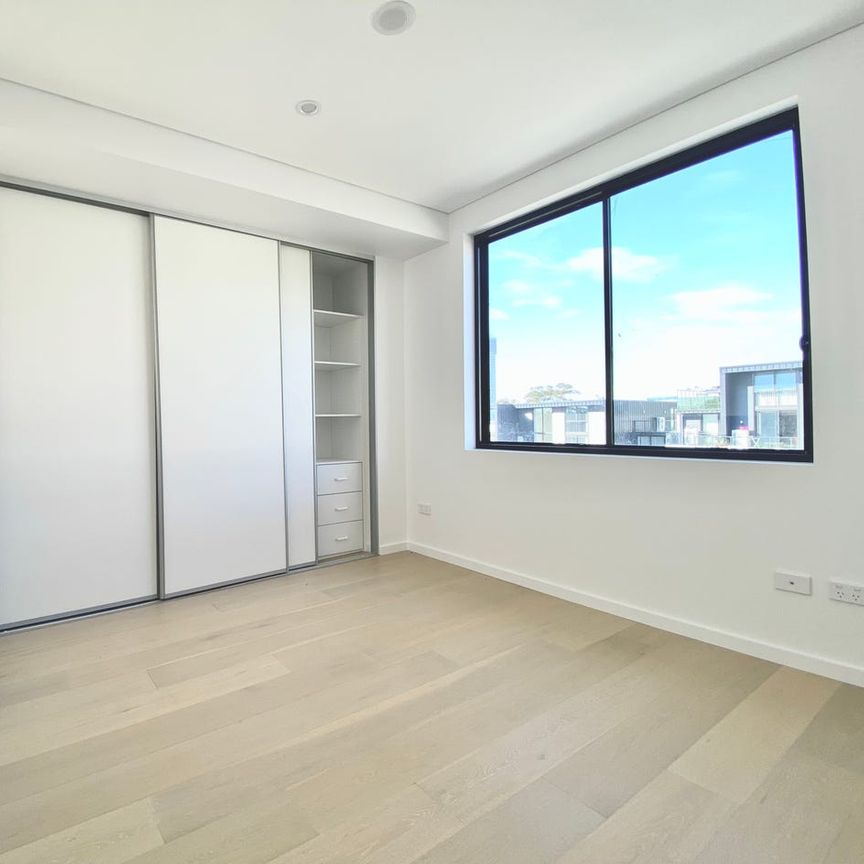Stunning Spacious 3-Bedroom Penthouse for Rent! - Photo 1
