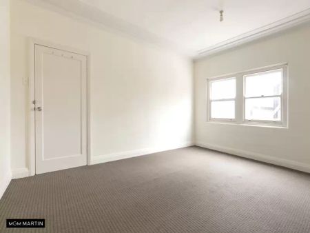MGM MARTIN – FRESHLY PAINTED THREE BEDROOM APARTMENT - Photo 4
