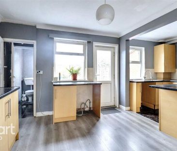 3 bedroom terraced house to rent - Photo 2