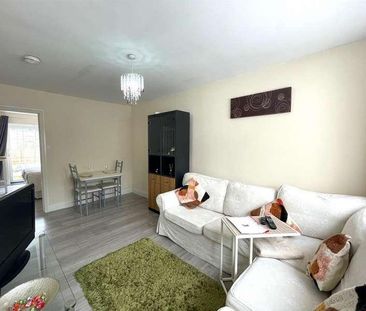 Long Lane, Ickenham, UB10 - Photo 1