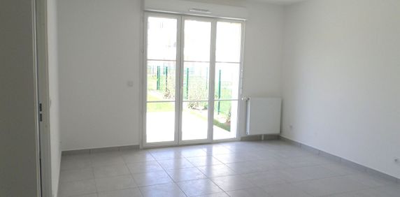 APPARTEMENT DE 2 PIECES AVEC JARDIN A LOUER A PLAISIR - Photo 2