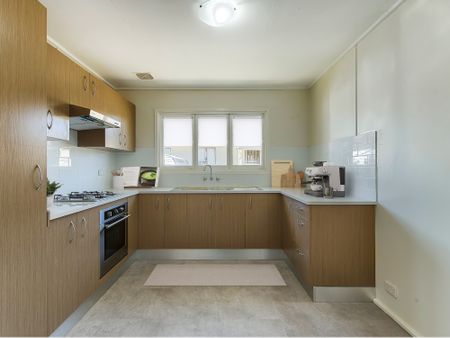 7 Pauline Avenue, Ellen Grove QLD 4078 - House For Rent | Domain - Photo 5