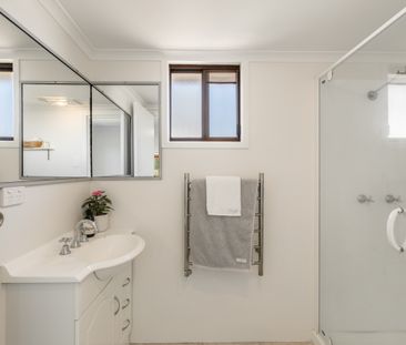 247 Mackenzie Street, Centenary Heights QLD 4350 - House For Rent |... - Photo 5