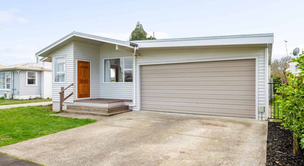 Available for Rent - 6 Forth Crescent, Glenview - Photo 1