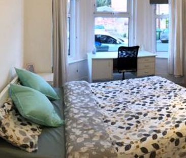 Bright and airy Large double room in the city centre Room 4 - Photo 6