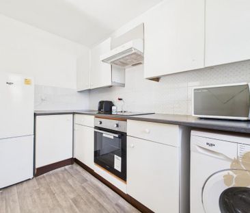 1 bedroom semi-detached house to rent - Photo 4