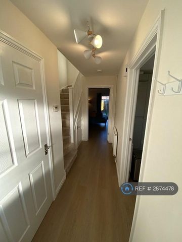 2 bedroom semi-detached house to rent - Photo 2