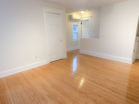 For Lease - 2469 Queen Street Unit# 4, Toronto, Ontario - Photo 3