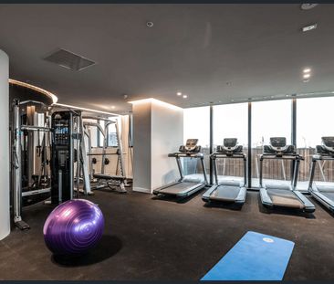 Skyline Vibes & Luxe Living – Balcony Views, Pool, Spa & More - Photo 6