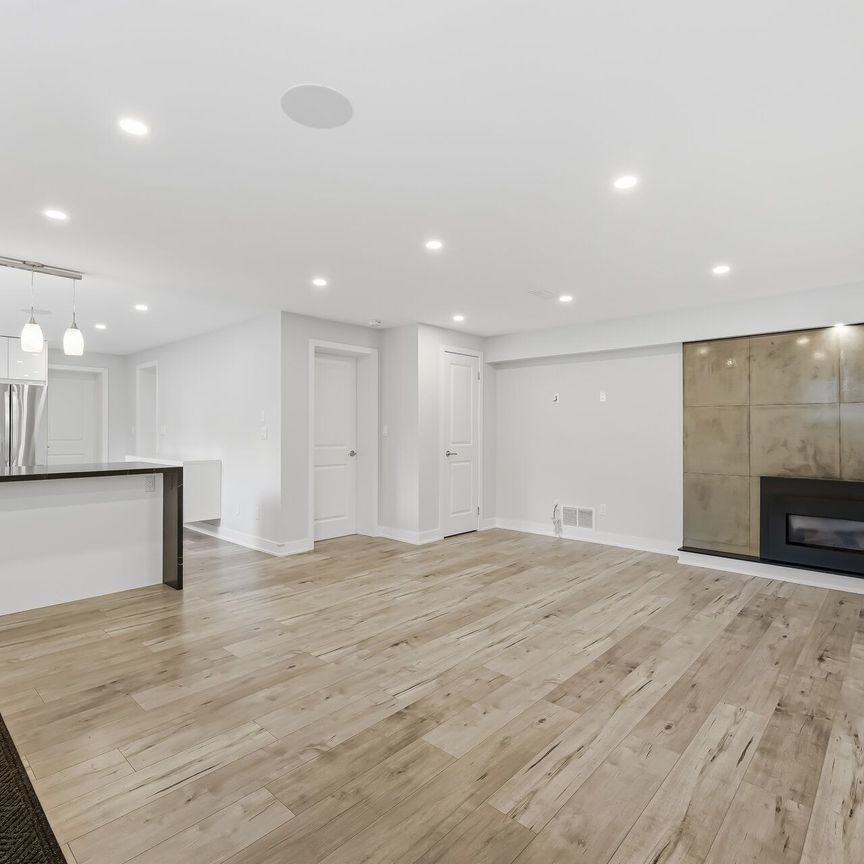 For Lease - 10 Boxwood Road, Toronto, Ontario - Photo 1
